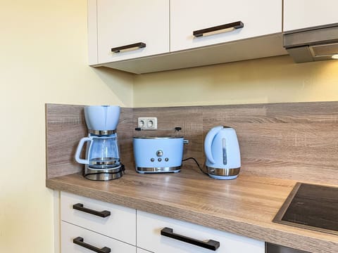 Kitchen Appliance, Home Appliance, Small Appliance, Tableware, Kitchen, Furniture, Countertop, Interior Design