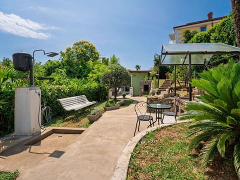 House, Residential Area, Home, Roof, Garden, Shade, Estate, Cottage, Flagstone