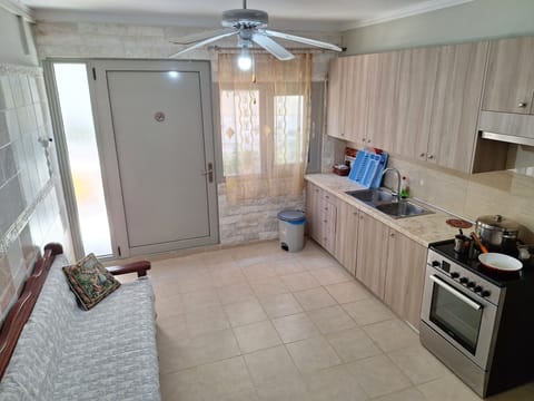 Classic Apartment, Courtyard View | Private kitchen