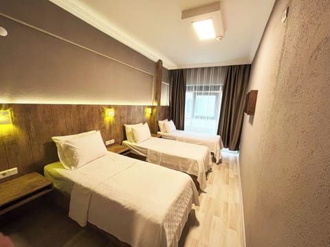 Triple Room | Desk, free WiFi, bed sheets