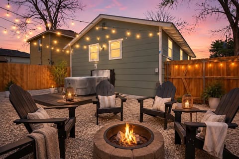 Grab a seat around the hypnotic flames of the fire pit as you stay cozy and warm chatting late into the night. Got s’mores?