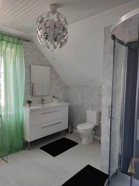 Classic Double Room, Garden View | Bathroom