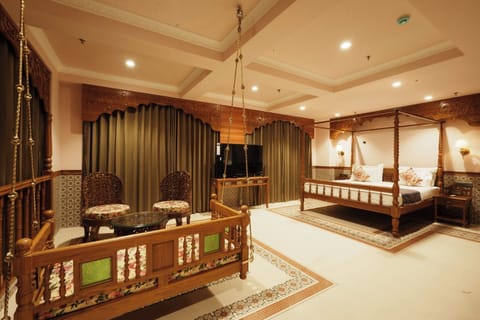 Royal Suite | Bathroom | Free toiletries, towels, soap, shampoo