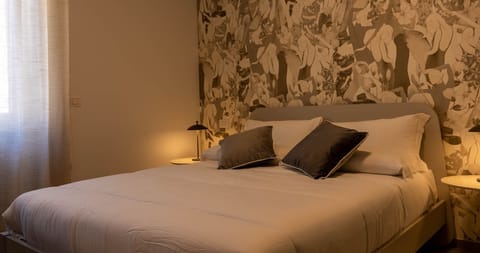 Quadruple Room Demetra | Memory foam beds, in-room safe, desk, laptop workspace