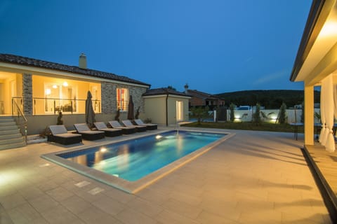 Villa | Pool | Indoor pool, outdoor pool
