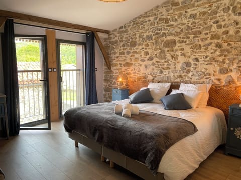 OLYMPIE | Desk, laptop workspace, soundproofing, free WiFi