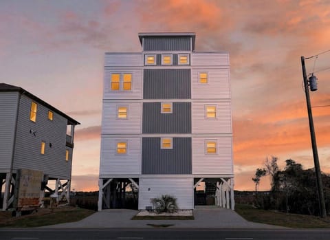 321NNewRiver Front Dusk 02