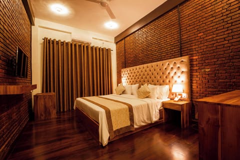 Superior Double Room, Balcony | Desk, laptop workspace, iron/ironing board