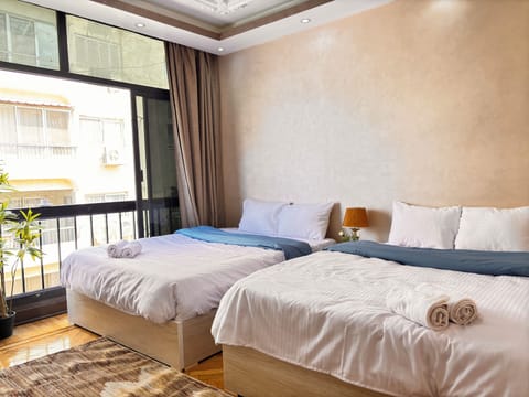 3 bedrooms, Egyptian cotton sheets, premium bedding, free minibar