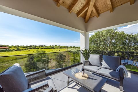 Villa | Balcony
