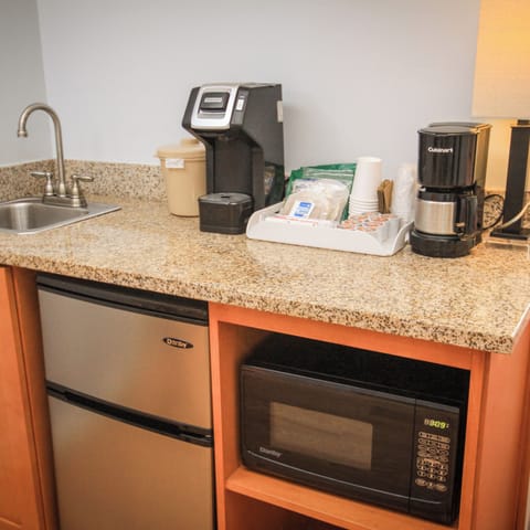 Premium Suite, 1 Bedroom, Harbor View | Private kitchenette | Coffee/tea maker
