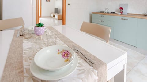 Apartment, 2 Bedrooms, Accessible, Balcony | Dining room