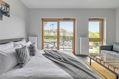 Studio Suite, Balcony | Iron/ironing board, free WiFi