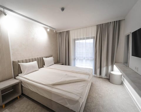 Superior Double Room, 1 Queen Bed, Balcony, City View | Free WiFi, bed sheets