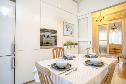 Superior Apartment, Balcony, City View | Private kitchen | Electric kettle