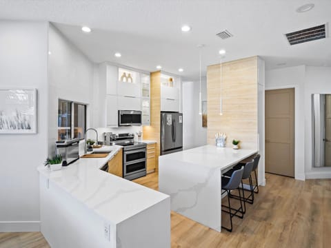 House | 5 bedrooms, high-speed internet