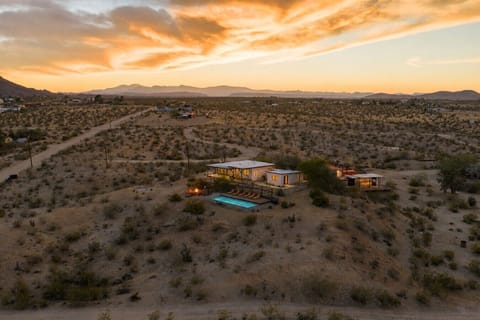Perched high above the valley, this private desert oasis pairs a dreamy saltwater pool with breathtaking mountain views and unforgettable sunsets.