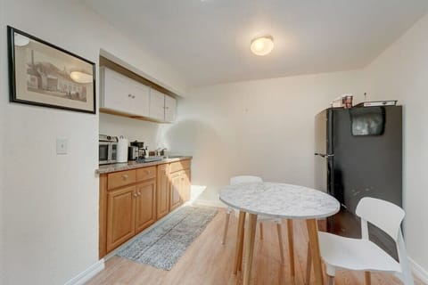 House (1 Bedroom) | In-room dining