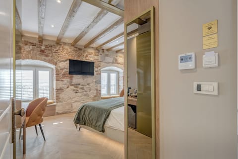 Deluxe Double Room, Sea View | Minibar, in-room safe, desk, laptop workspace