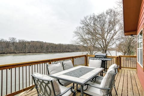 Pella Vacation Rental | 3BR | 2BA | Stairs Required | 1,344 Sq Ft