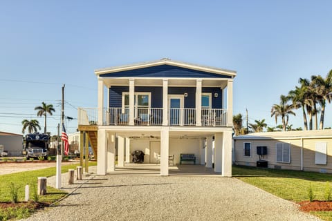 Fort Myers Vacation Rental | 2BR | 2BA | Stairs Required | 915 Sq Ft
