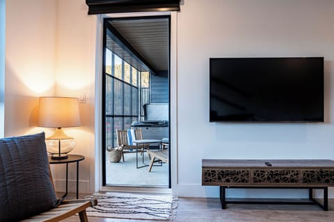 Condo | Living area | Flat-screen TV