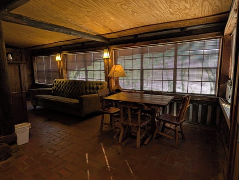 PXL_20250213_203758107.MP201