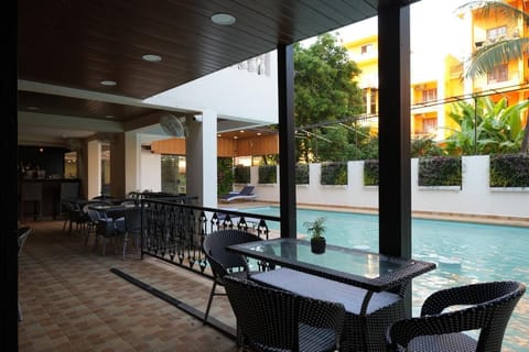 Poolside bar