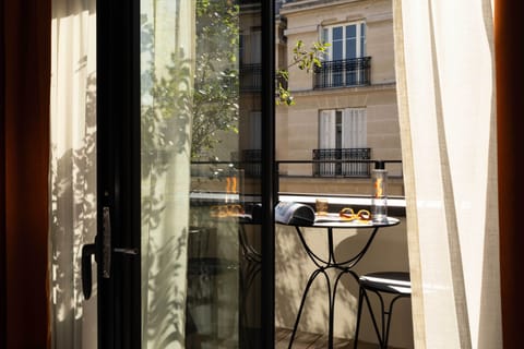 Classic Double Room, Balcony | In-room safe, desk, soundproofing, free WiFi