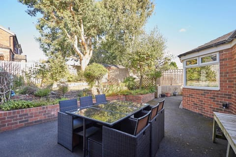 Louvaine House, Witton Gilbert - Host & Stay