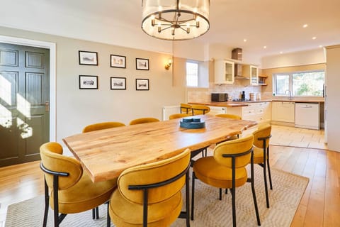 Louvaine House, Witton Gilbert - Host & Stay