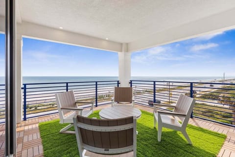 Picture this: you sipping your morning coffee or evening cocktail on this cozy, private balcony listening to the waves roll in!