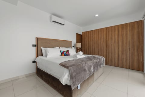 Master bedroom King bed