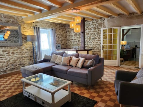 Basic Apartment, Multiple Beds, Kitchen | Living area