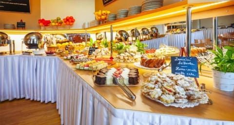 Daily buffet breakfast for a fee