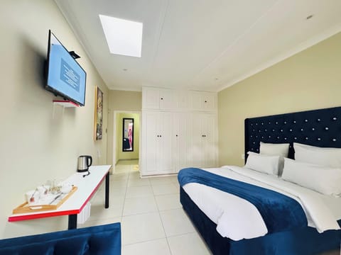 Deluxe Double Room | Laptop workspace, free WiFi