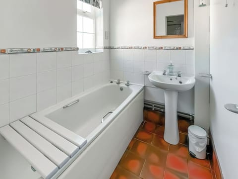 Bathroom | Bramble - The Country Cottages, Burgh le Marsh