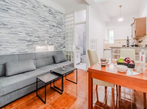 Apartment (Urban Nest Room) | Living room | 32-inch flat-screen TV with satellite channels