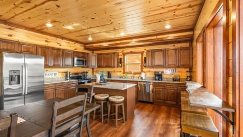 Fully-equipped kitchen for your convenience!