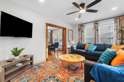 Cozy living room with large sectional, Roku TV & 1 Gig Wi-Fi for relaxing stays.