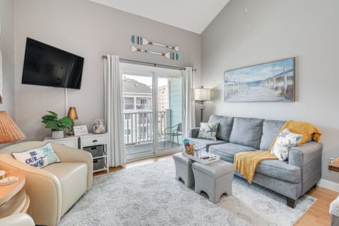 Murrells Inlet Vacation Rental | 2BR | 1BA | 750 Sq Ft | Stairs Required