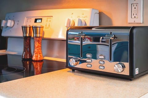 With mirrored 4-space toaster...