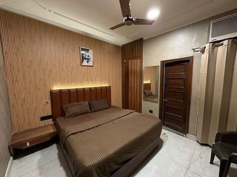 Superior Double Room | Desk, laptop workspace, soundproofing, iron/ironing board