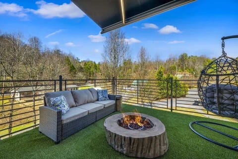 Kick back in the hanging chair, warm up by the fire, or enjoy a peaceful soak in the rooftop hot tub.