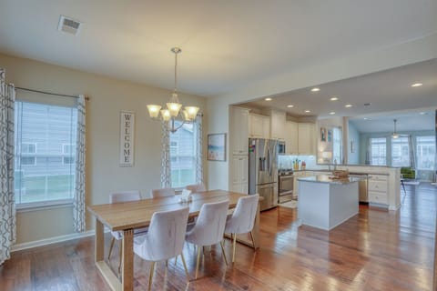Open Kitchen and Dinning Room Layout