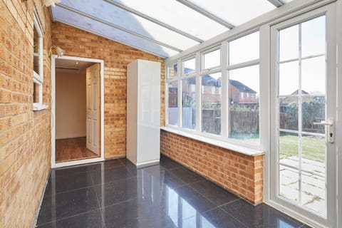 Venture Park Villas, Kettering - Host & Stay