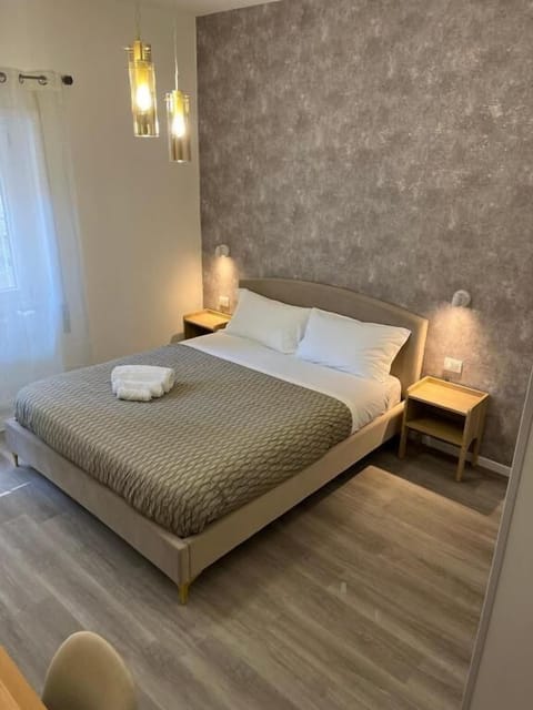 Deluxe Double or Twin Room | Desk, blackout drapes, soundproofing, iron/ironing board