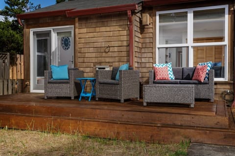 Fenced in yard on the side for the dog, nice walking trails in the village, a short walk to the beach, restaurant and the store. -Sunny D.