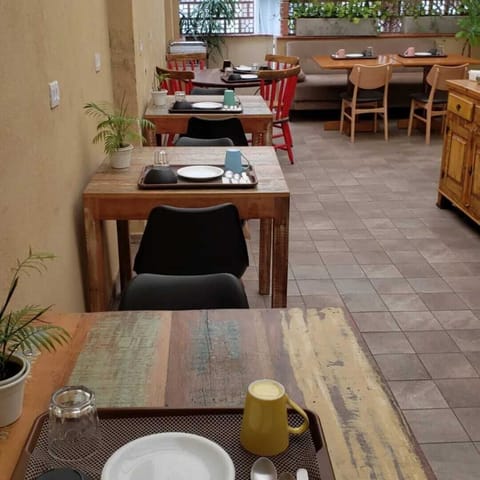 Free daily self-serve breakfast