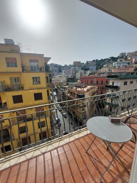 Tripla Deluxe Matrimoniale con Balcone, Vista città, N2 | Desk, blackout drapes, iron/ironing board, free WiFi